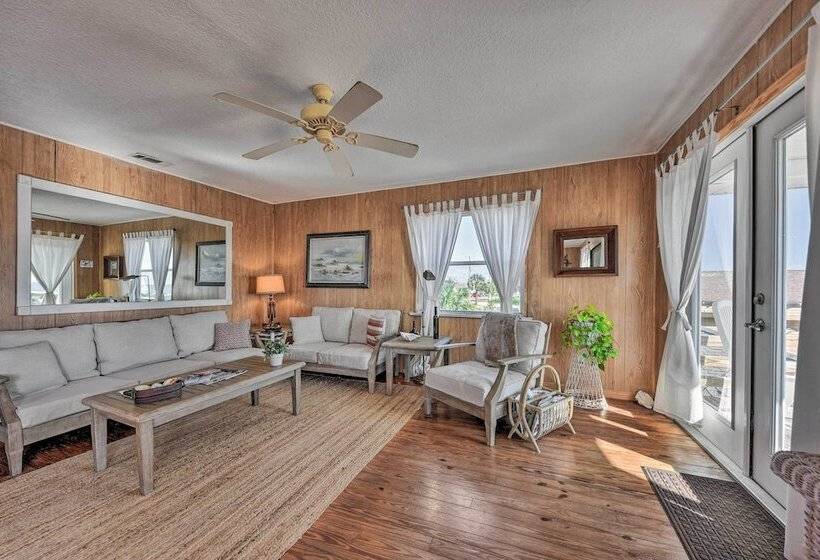 Fernandina Cottage W/ Deck + Direct Beach Access!