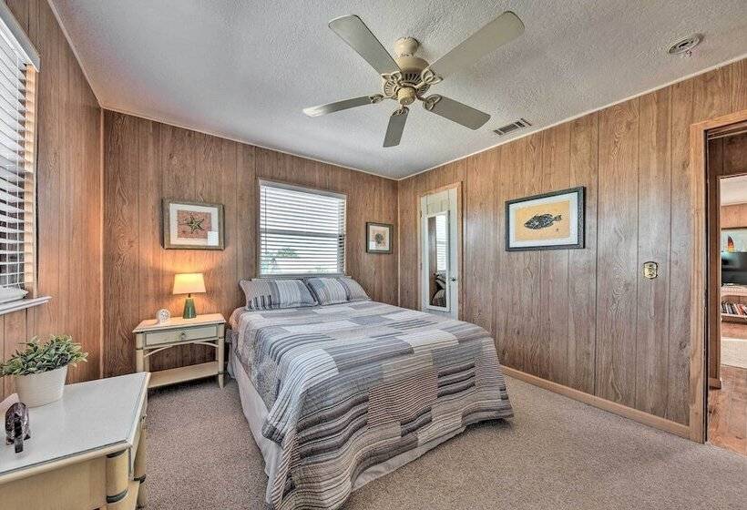 Fernandina Cottage W/ Deck + Direct Beach Access!