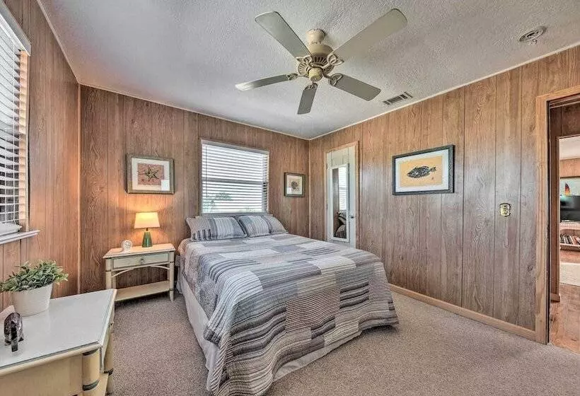 Fernandina Cottage W/ Deck + Direct Beach Access!