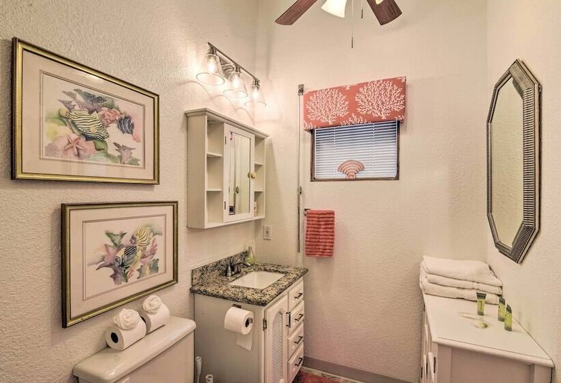 Galveston Beachfront House W/ Deck & Ocean Views!