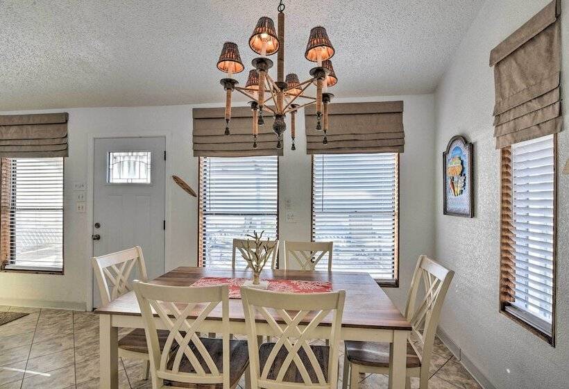 Galveston Beachfront House W/ Deck & Ocean Views!