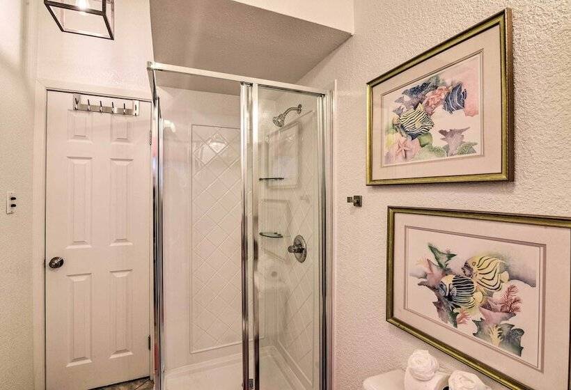 Galveston Beachfront House W/ Deck & Ocean Views!