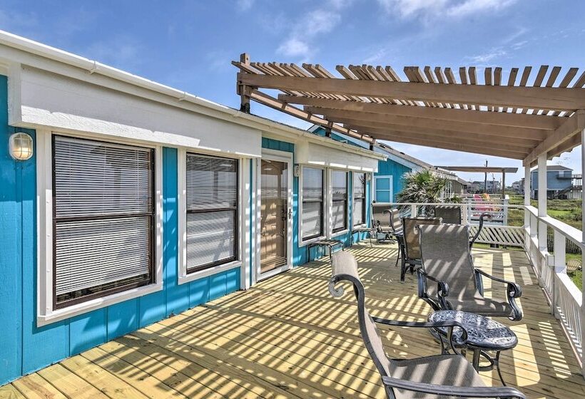 Galveston Beachfront House W/ Deck & Ocean Views!