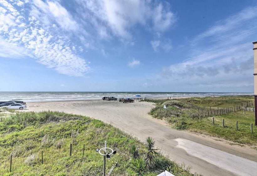 Galveston Beachfront House W/ Deck & Ocean Views!
