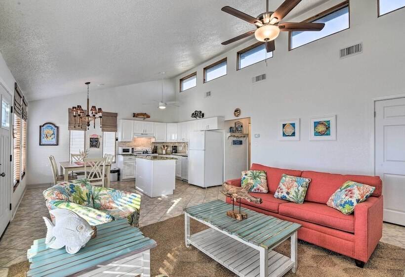 Galveston Beachfront House W/ Deck & Ocean Views!