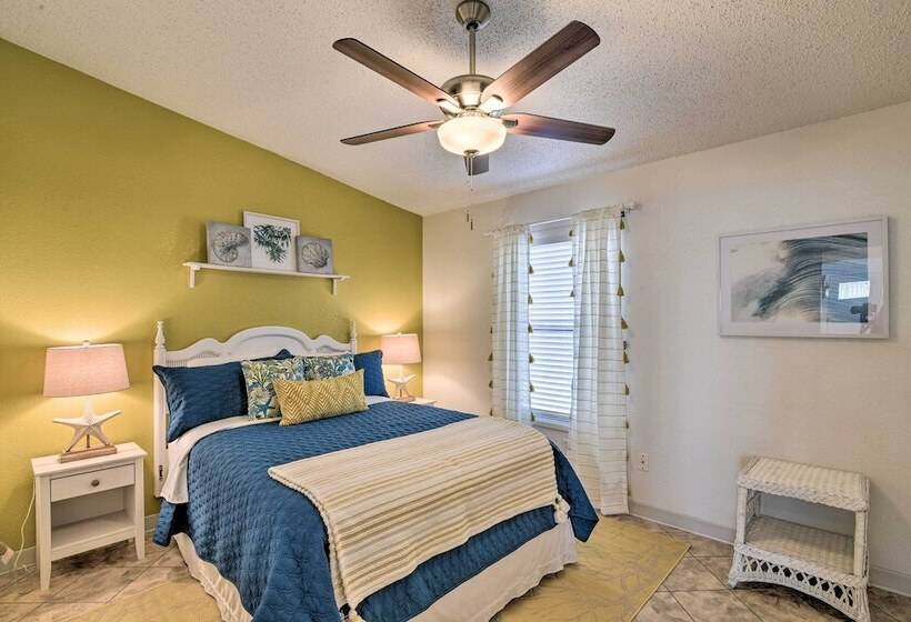 Galveston Beachfront House W/ Deck & Ocean Views!