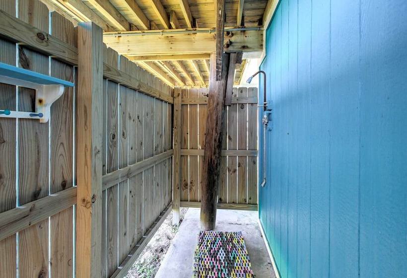 Galveston Beachfront House W/ Deck & Ocean Views!