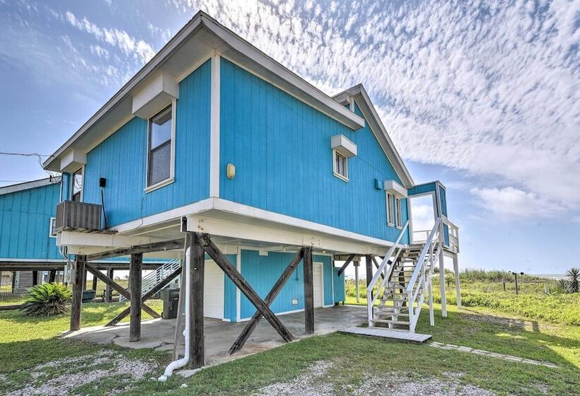 Galveston Beachfront House W/ Deck & Ocean Views!