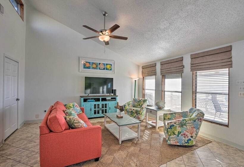 Galveston Beachfront House W/ Deck & Ocean Views!
