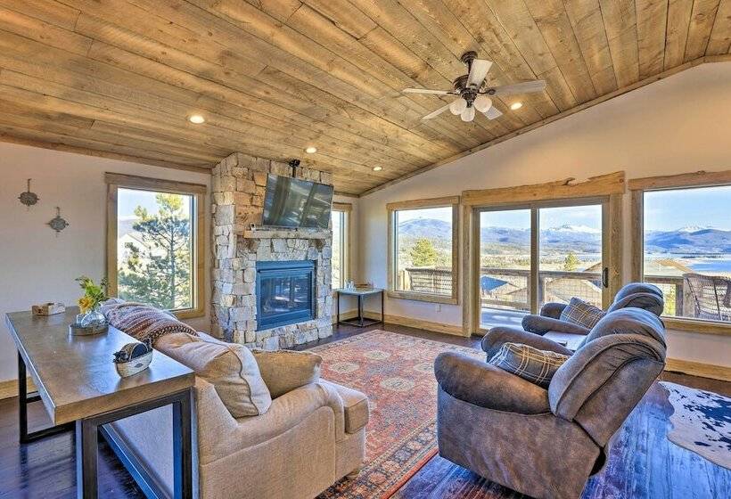 Balconies & Idyllic Views: Grand Lake Haven!