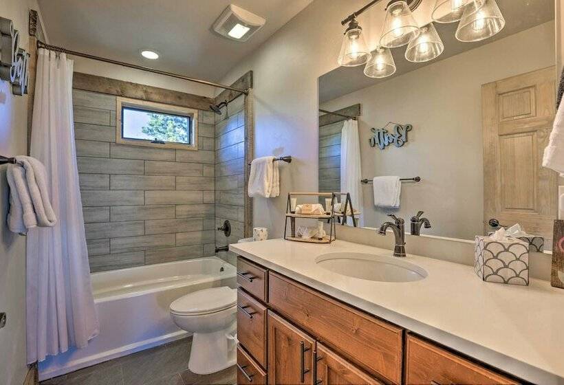 Balconies & Idyllic Views: Grand Lake Haven!