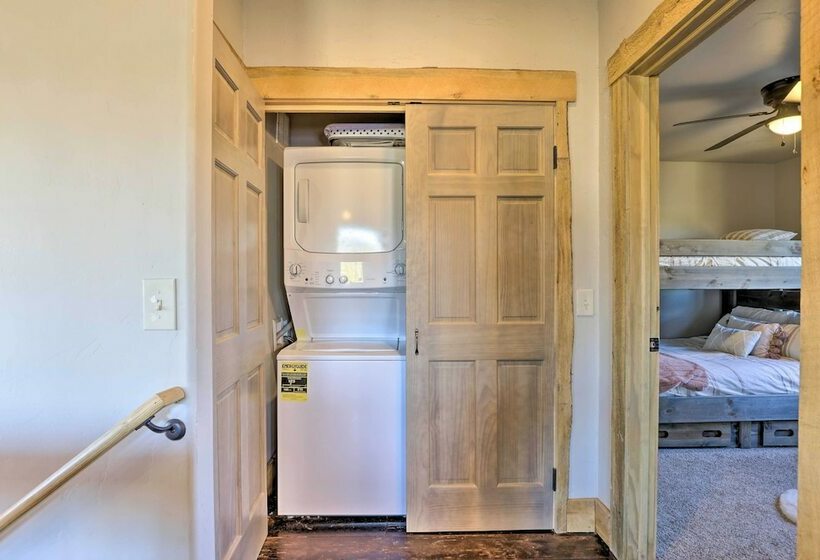 Balconies & Idyllic Views: Grand Lake Haven!