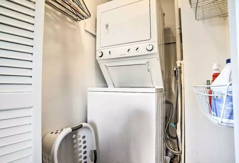 Hen Cove Home W/ Wood Deck   Walk To Beaches!