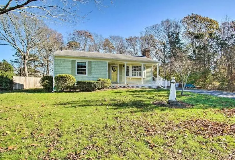 Hen Cove Home W/ Wood Deck   Walk To Beaches!