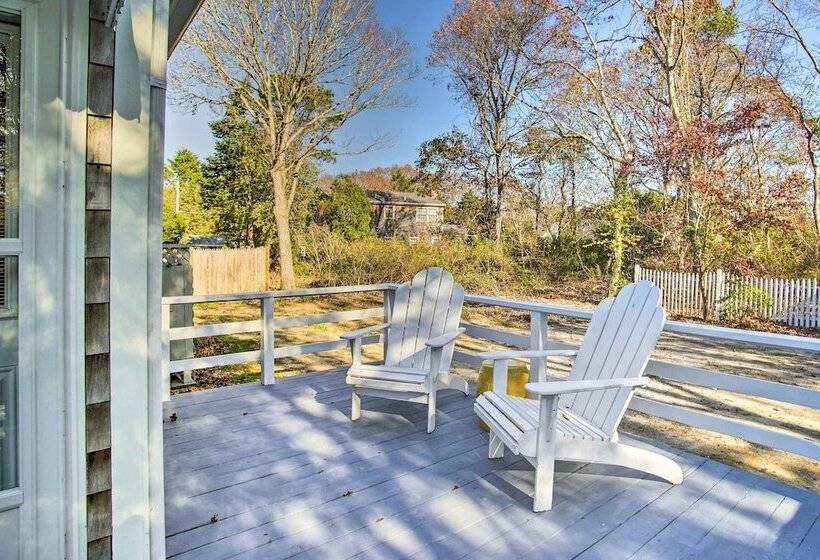 Hen Cove Home W/ Wood Deck   Walk To Beaches!