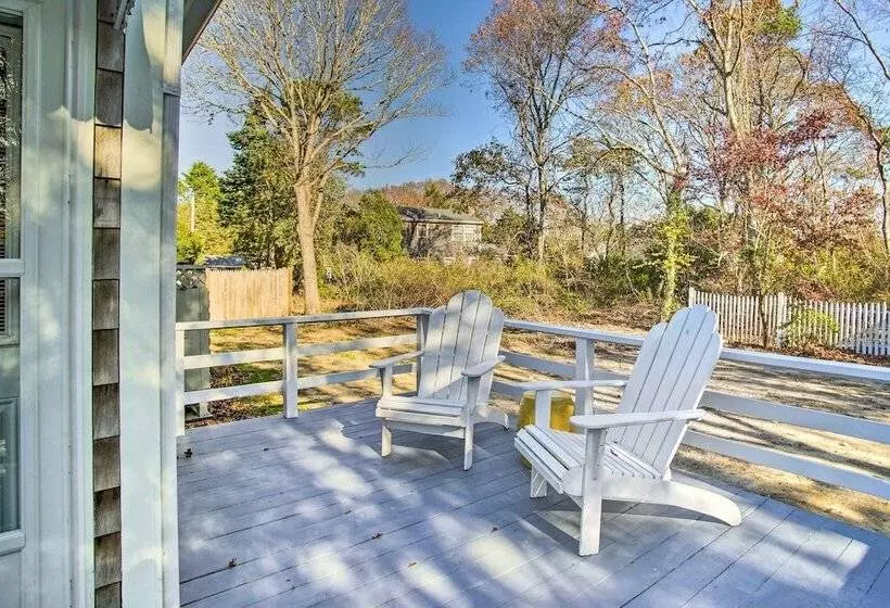 Hen Cove Home W/ Wood Deck   Walk To Beaches!