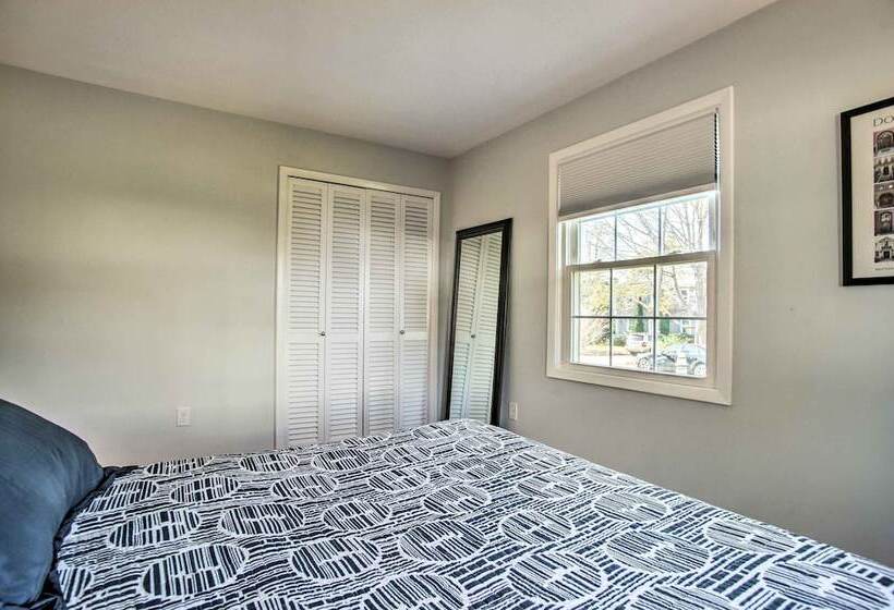 Hen Cove Home W/ Wood Deck   Walk To Beaches!