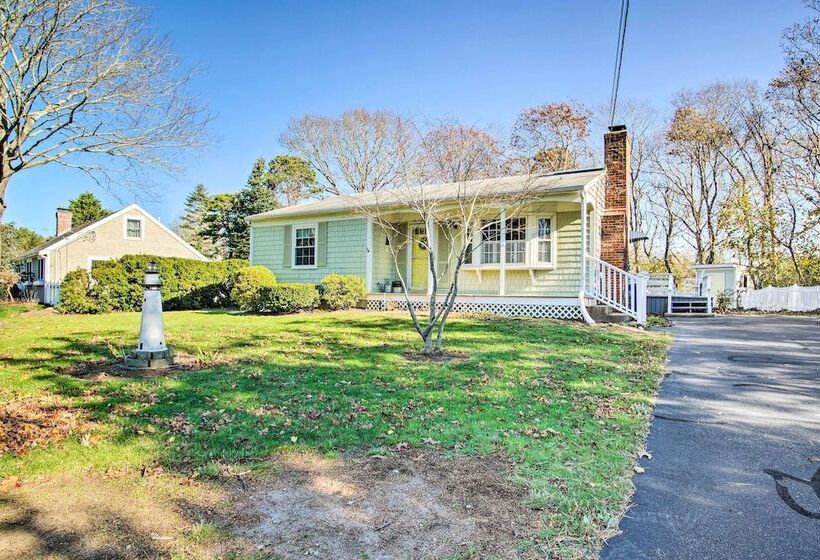 Hen Cove Home W/ Wood Deck   Walk To Beaches!