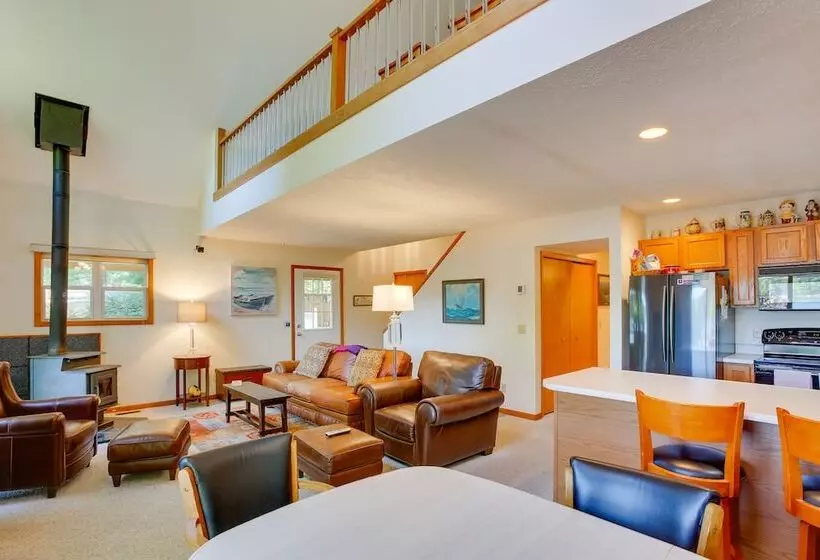 Interlochen Lakehouse W/ Deck, Fire Pit, & Dock!