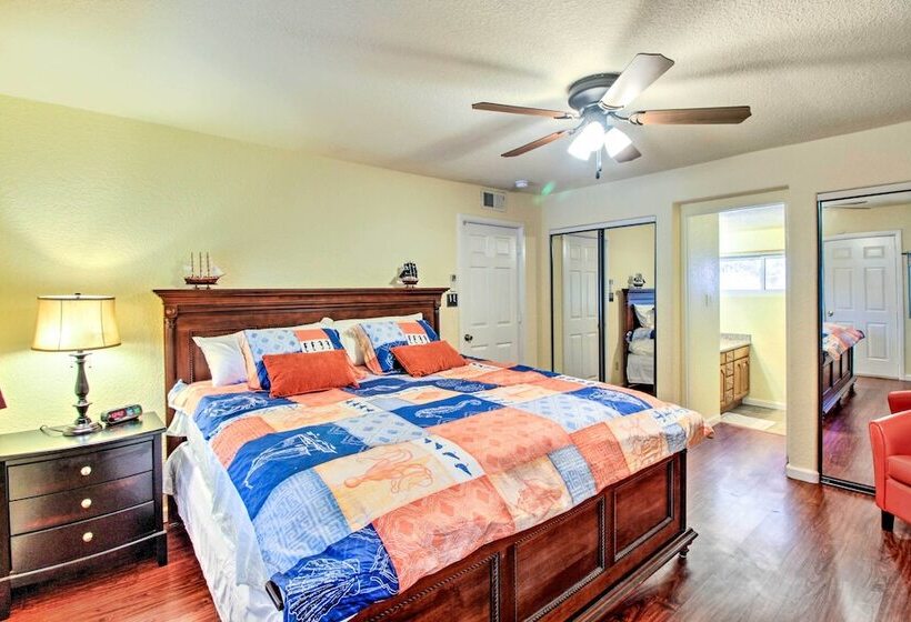 Lakefront Retreat W/ Dock, Paddle Boards & Kayaks!