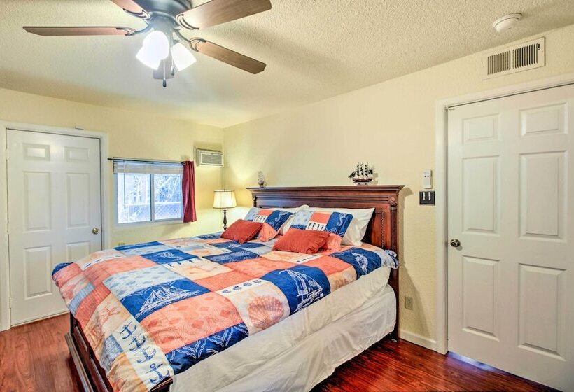 Lakefront Retreat W/ Dock, Paddle Boards & Kayaks!