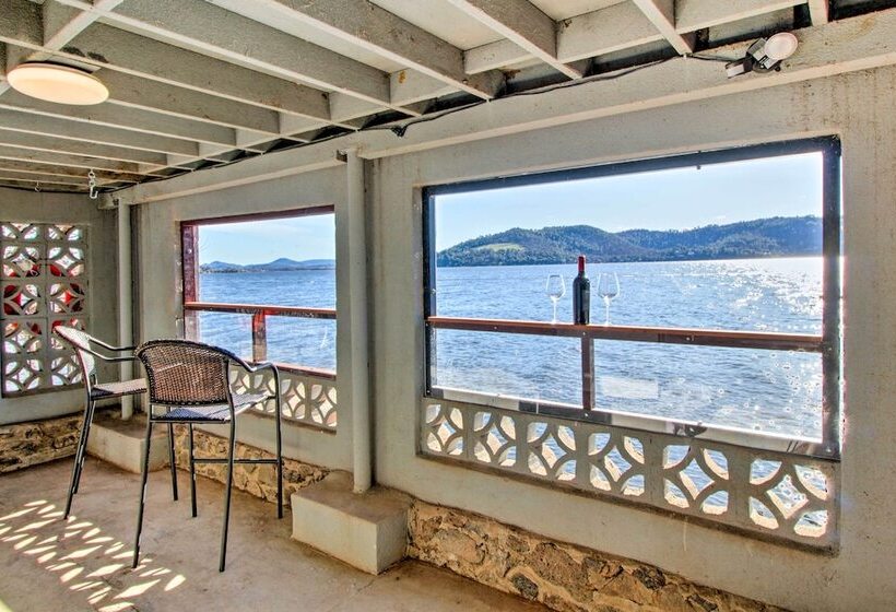 Lakefront Retreat W/ Dock, Paddle Boards & Kayaks!