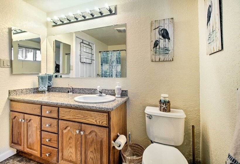 Lakefront Retreat W/ Dock, Paddle Boards & Kayaks!