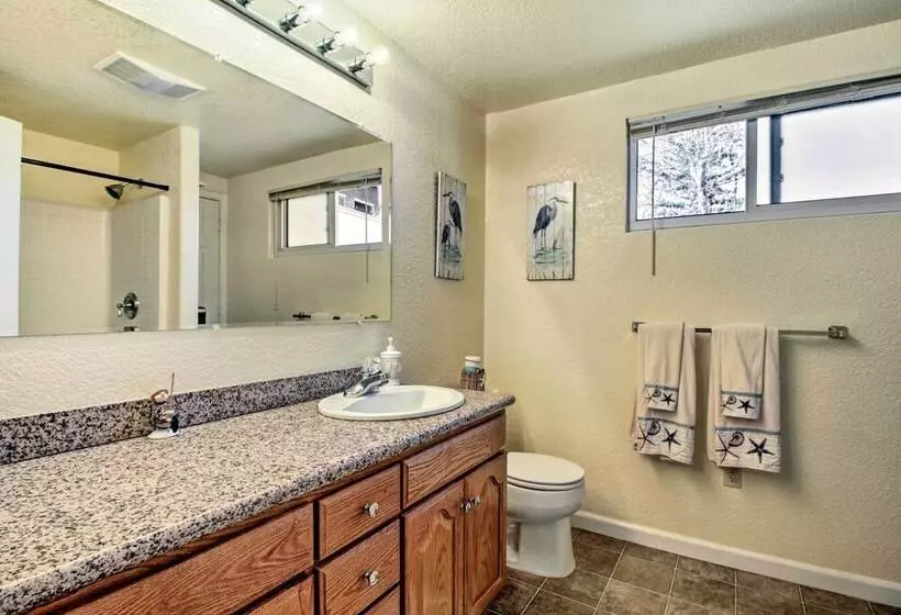 Lakefront Retreat W/ Dock, Paddle Boards & Kayaks!