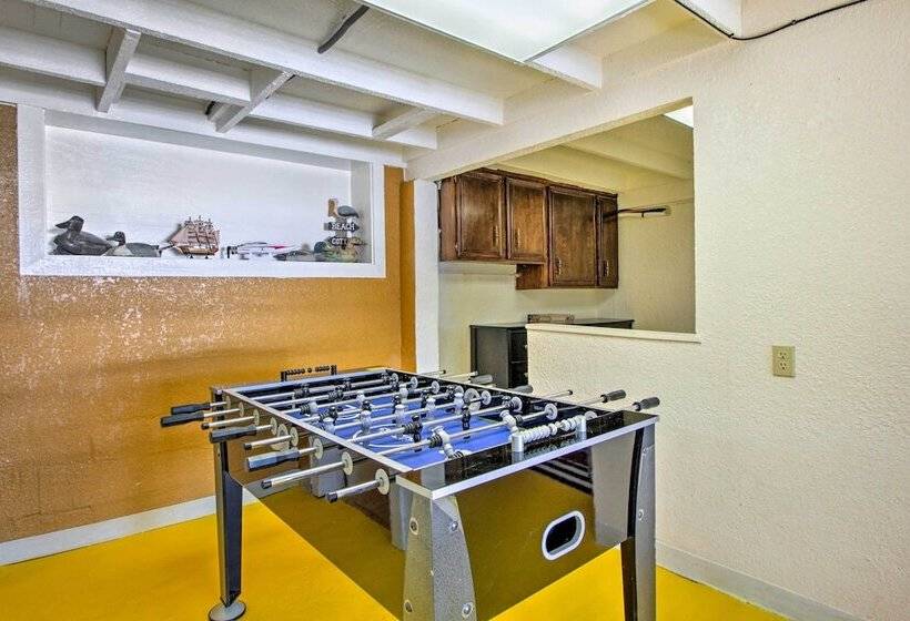 Lakefront Retreat W/ Dock, Paddle Boards & Kayaks!