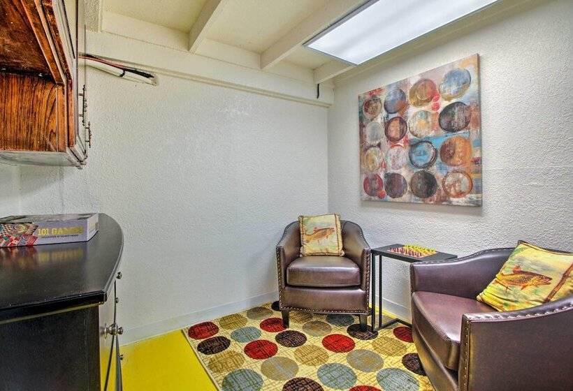 Lakefront Retreat W/ Dock, Paddle Boards & Kayaks!