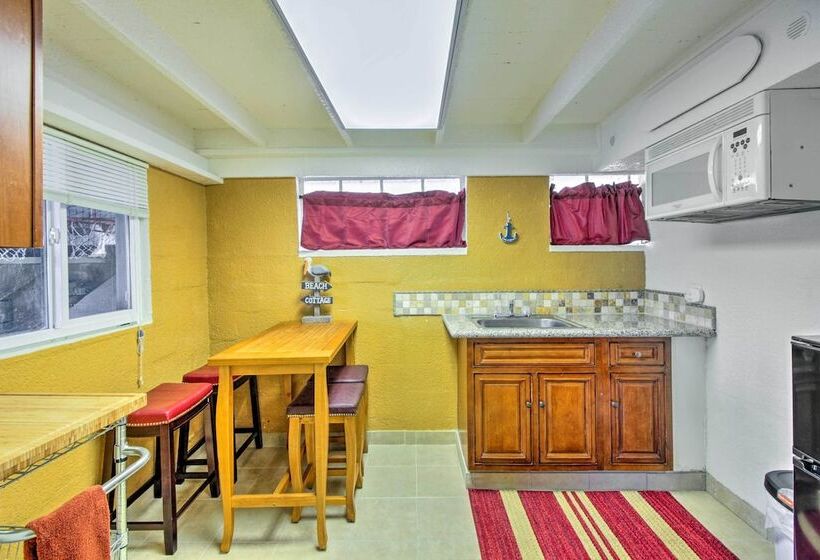 Lakefront Retreat W/ Dock, Paddle Boards & Kayaks!