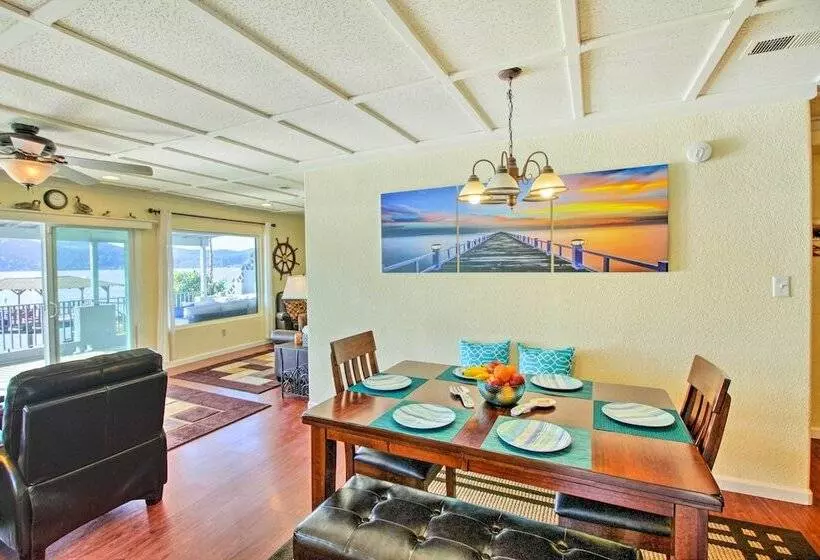 Lakefront Retreat W/ Dock, Paddle Boards & Kayaks!