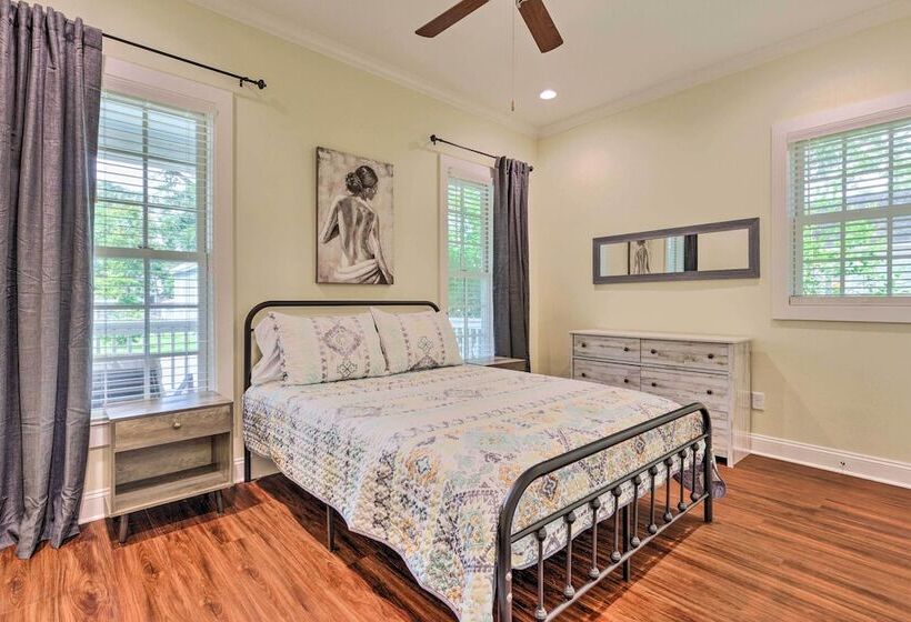 Lovely Mobile Retreat W/ Deck & Front Porch!