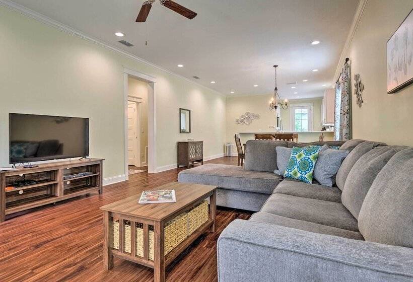 Lovely Mobile Retreat W/ Deck & Front Porch!