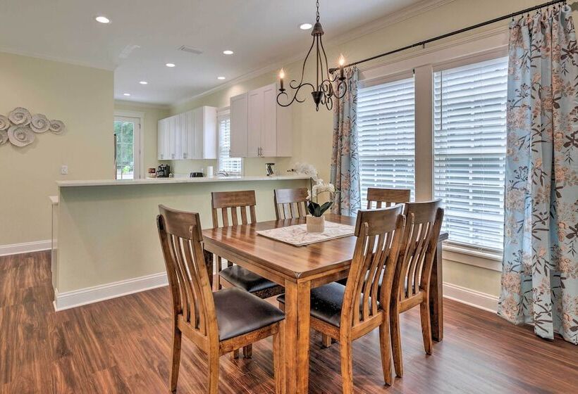 Lovely Mobile Retreat W/ Deck & Front Porch!