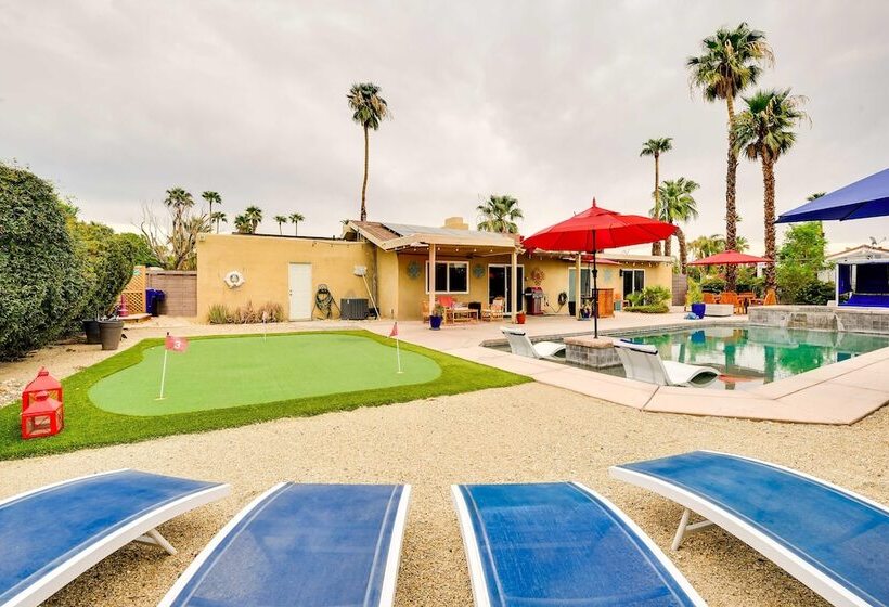 Private Pool & Putting Green: Palm Springs Home!