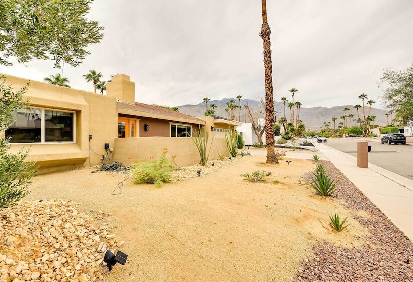 Private Pool & Putting Green: Palm Springs Home!