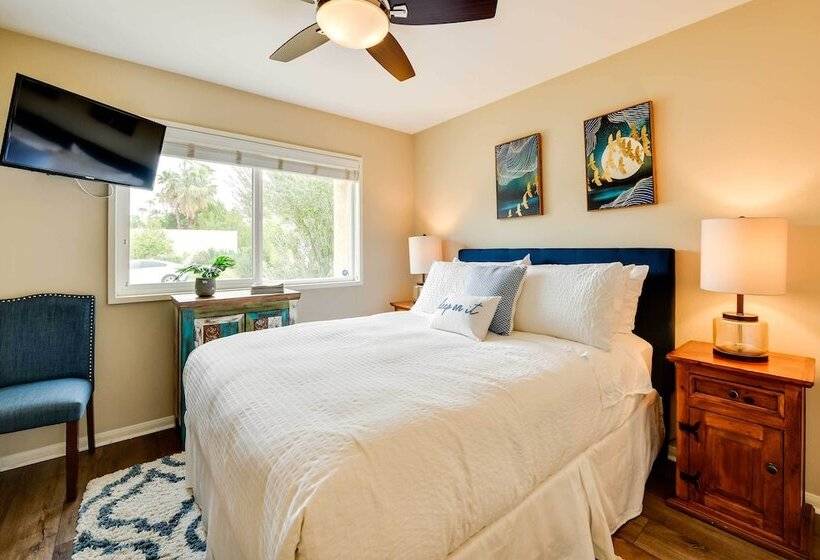 Private Pool & Putting Green: Palm Springs Home!