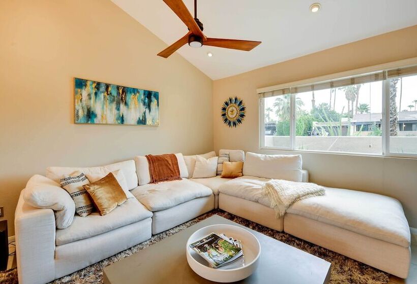 Private Pool & Putting Green: Palm Springs Home!