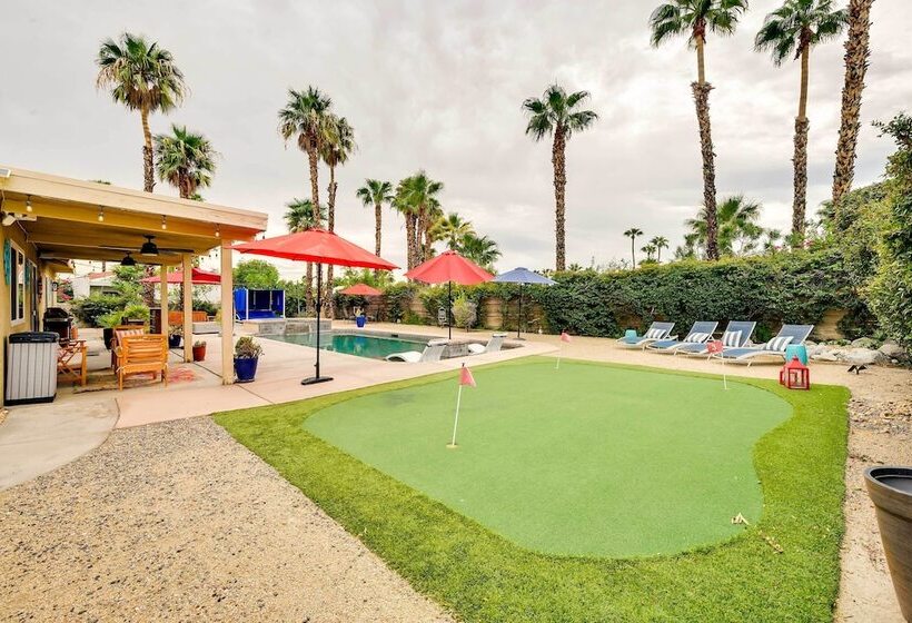 Private Pool & Putting Green: Palm Springs Home!
