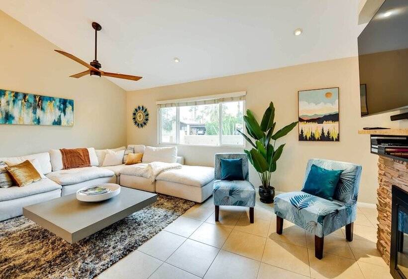 Private Pool & Putting Green: Palm Springs Home!