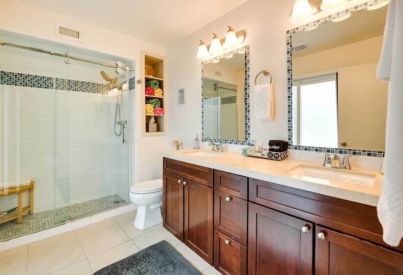 Private Pool & Putting Green: Palm Springs Home!