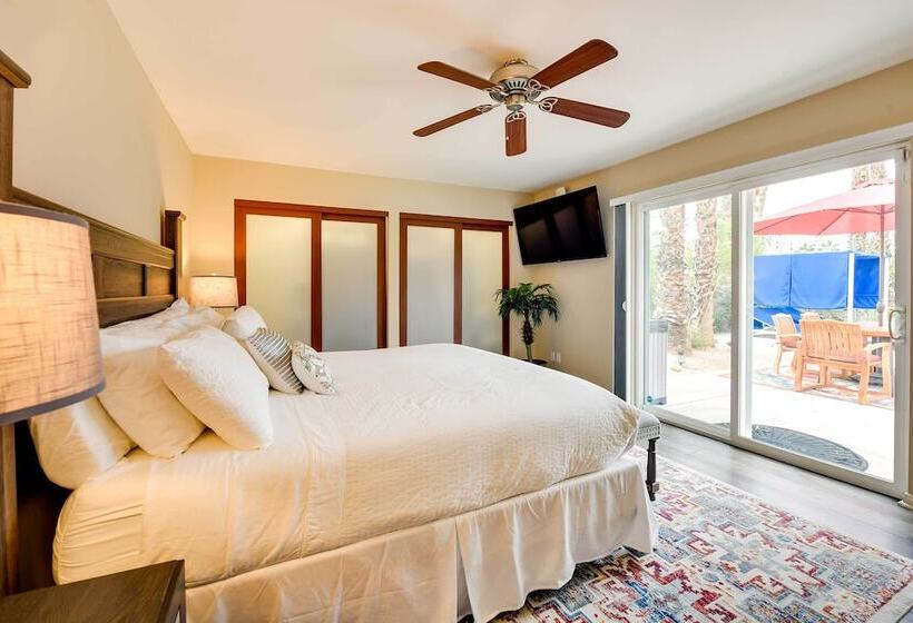 Private Pool & Putting Green: Palm Springs Home!