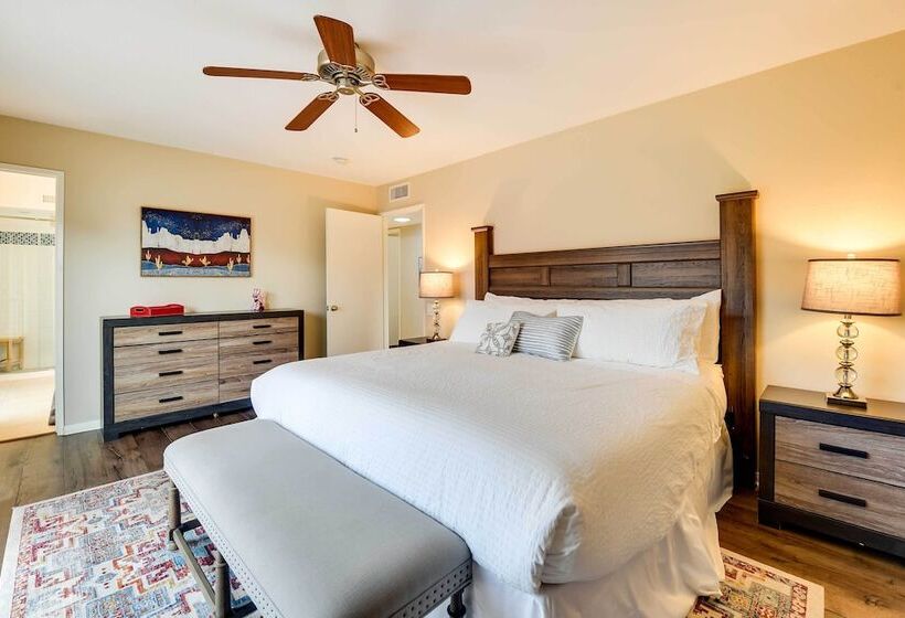 Private Pool & Putting Green: Palm Springs Home!