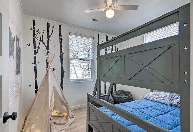 Modern Kanab Home: Fire Pit, Red Rock Views!