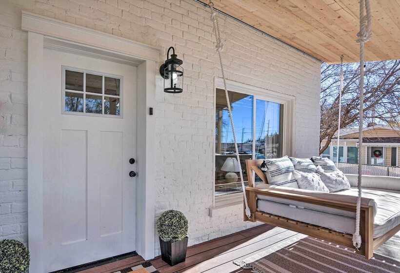 Modern Kanab Home: Fire Pit, Red Rock Views!