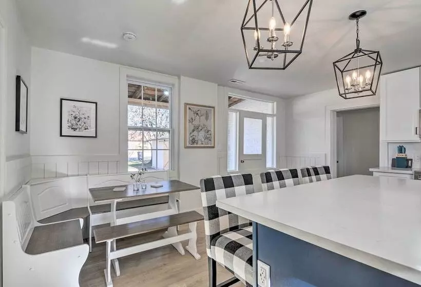 Modern Kanab Home: Fire Pit, Red Rock Views!
