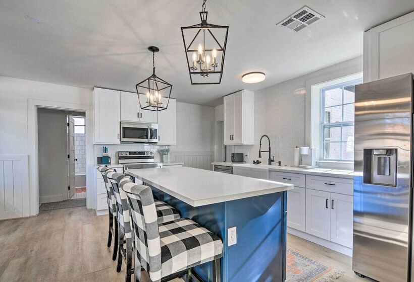 Modern Kanab Home: Fire Pit, Red Rock Views!