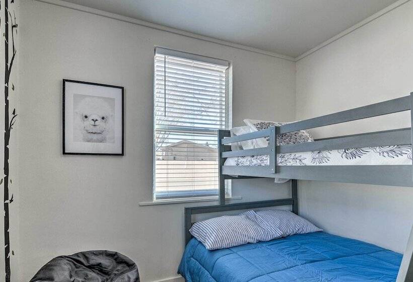 Modern Kanab Home: Fire Pit, Red Rock Views!