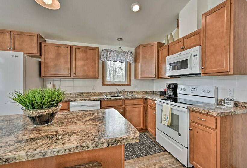 Newly Constructed Red Cedar Lake Narrow Lodge!